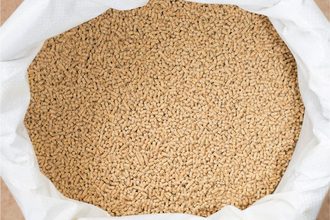 animal feed_©VAAKIM - STOCK.ADOBE.COM_e (1).jpg