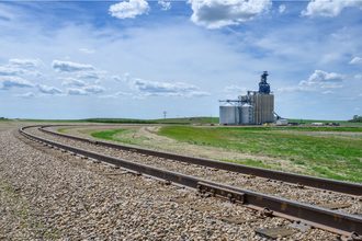 rail grain elevator_©JKGABBERT - STOCK.ADOBE.COM_e.jpg