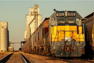 Train grain elevator_©TOM - STOCK.ADOBE.COM_e.jpg