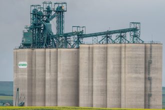 Viterra_Trochu Alberta_©JEFF WHYTE - STOCK.ADOBE.COM_e.jpg